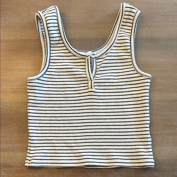 O'Neill Black and White Striped Crop Top - Picture 2 of 10